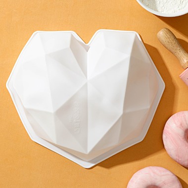 Форма силиконовая для выпечки и муссовых десертов KONFINETTA «Геометрия любви», 21,5×20×6 см, цвет белый